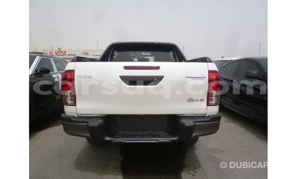Acheter Import Voiture Toyota Hilux Blanc à Import - Dubai, Barh el Gazel Acheter Import Voiture Toyota Hilux Blanc à Import - Dubai, Barh el Gazel