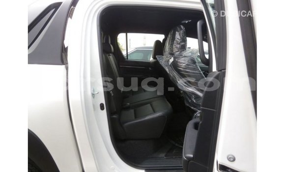 Acheter Import Voiture Toyota Hilux Blanc à Import - Dubai, Barh el Gazel Acheter Import Voiture Toyota Hilux Blanc à Import - Dubai, Barh el Gazel