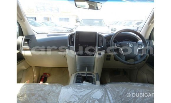 Acheter Import Voiture Toyota Land Cruiser Blanc à Import - Dubai, Barh el Gazel Acheter Import Voiture Toyota Land Cruiser Blanc à Import - Dubai, Barh el Gazel