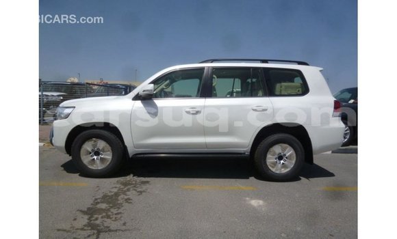 Acheter Import Voiture Toyota Land Cruiser Blanc à Import - Dubai, Barh el Gazel Acheter Import Voiture Toyota Land Cruiser Blanc à Import - Dubai, Barh el Gazel