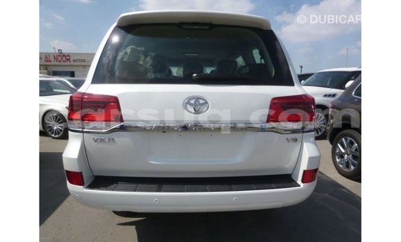 Acheter Import Voiture Toyota Land Cruiser Blanc à Import - Dubai, Barh el Gazel Acheter Import Voiture Toyota Land Cruiser Blanc à Import - Dubai, Barh el Gazel