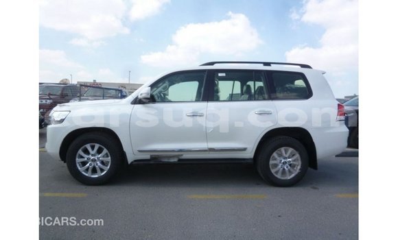 Acheter Import Voiture Toyota Land Cruiser Blanc à Import - Dubai, Barh el Gazel Acheter Import Voiture Toyota Land Cruiser Blanc à Import - Dubai, Barh el Gazel