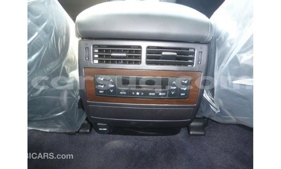 Acheter Import Voiture Toyota Land Cruiser Blanc à Import - Dubai, Barh el Gazel Acheter Import Voiture Toyota Land Cruiser Blanc à Import - Dubai, Barh el Gazel