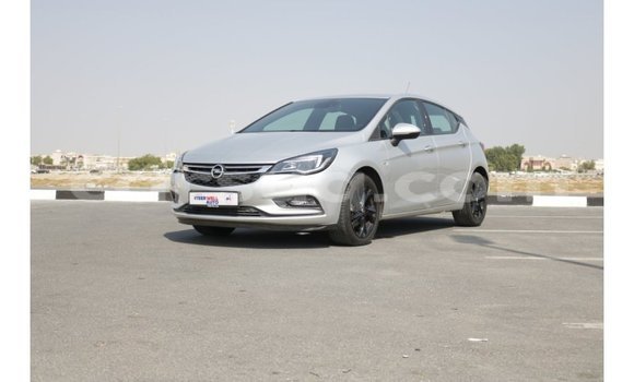 Acheter Import Voiture Opel Astra Blanc à Import - Dubai, Barh el Gazel