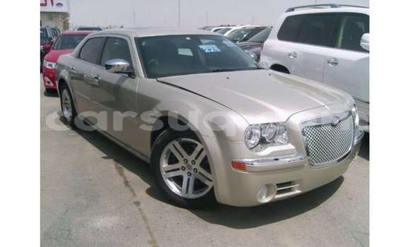 Acheter Import Voiture Chrysler 300 Beige à Import - Dubai, Barh el Gazel