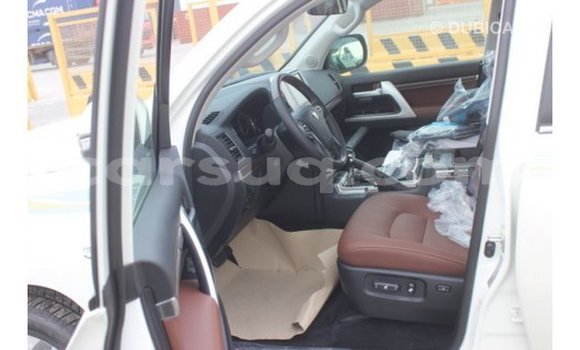 Acheter Import Voiture Toyota Land Cruiser Blanc à Import - Dubai, Barh el Gazel Acheter Import Voiture Toyota Land Cruiser Blanc à Import - Dubai, Barh el Gazel