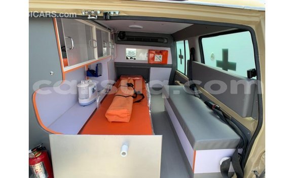 Acheter Import Voiture Toyota Land Cruiser Beige à Import - Dubai, Barh el Gazel Acheter Import Voiture Toyota Land Cruiser Beige à Import - Dubai, Barh el Gazel