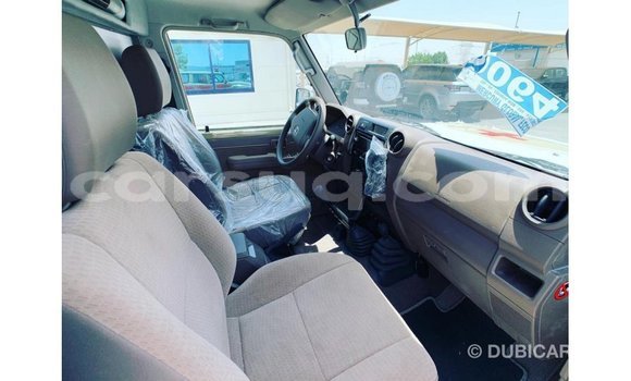 Acheter Import Voiture Toyota Land Cruiser Beige à Import - Dubai, Barh el Gazel Acheter Import Voiture Toyota Land Cruiser Beige à Import - Dubai, Barh el Gazel