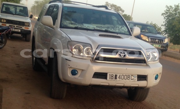 Acheter Occasion Voiture Toyota 4Runner Blanc à N'Djamena au Tchad Acheter Occasion Voiture Toyota 4Runner Blanc à N'Djamena au Tchad