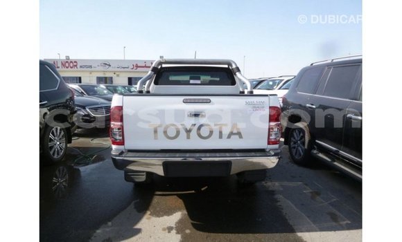 Acheter Import Voiture Toyota Hilux Blanc à Import - Dubai, Barh el Gazel Acheter Import Voiture Toyota Hilux Blanc à Import - Dubai, Barh el Gazel