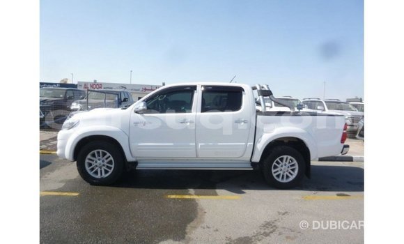 Acheter Import Voiture Toyota Hilux Blanc à Import - Dubai, Barh el Gazel Acheter Import Voiture Toyota Hilux Blanc à Import - Dubai, Barh el Gazel
