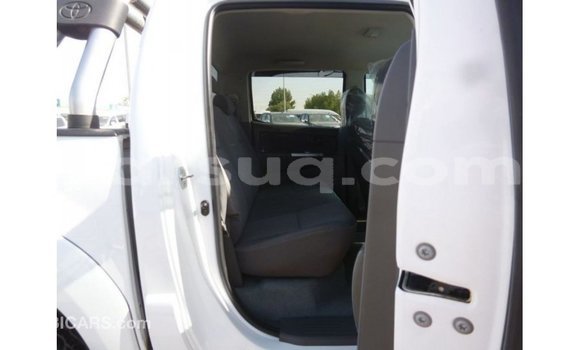 Acheter Import Voiture Toyota Hilux Blanc à Import - Dubai, Barh el Gazel Acheter Import Voiture Toyota Hilux Blanc à Import - Dubai, Barh el Gazel