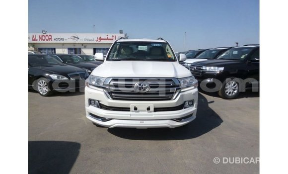 Acheter Import Voiture Toyota Land Cruiser Blanc à Import - Dubai, Barh el Gazel Acheter Import Voiture Toyota Land Cruiser Blanc à Import - Dubai, Barh el Gazel
