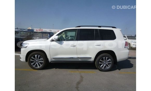 Acheter Import Voiture Toyota Land Cruiser Blanc à Import - Dubai, Barh el Gazel Acheter Import Voiture Toyota Land Cruiser Blanc à Import - Dubai, Barh el Gazel