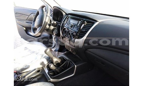 Acheter Import Voiture Mitsubishi L200 Blanc à Import - Dubai, Barh el Gazel Acheter Import Voiture Mitsubishi L200 Blanc à Import - Dubai, Barh el Gazel