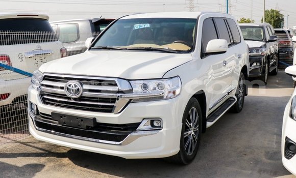 Acheter Import Voiture Toyota Land Cruiser Blanc à Import - Dubai, Barh el Gazel Acheter Import Voiture Toyota Land Cruiser Blanc à Import - Dubai, Barh el Gazel