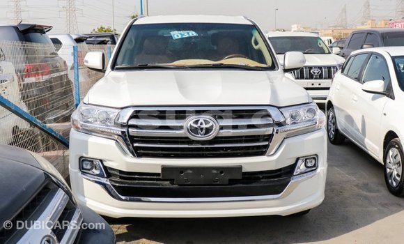 Acheter Import Voiture Toyota Land Cruiser Blanc à Import - Dubai, Barh el Gazel Acheter Import Voiture Toyota Land Cruiser Blanc à Import - Dubai, Barh el Gazel