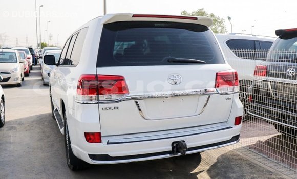 Acheter Import Voiture Toyota Land Cruiser Blanc à Import - Dubai, Barh el Gazel Acheter Import Voiture Toyota Land Cruiser Blanc à Import - Dubai, Barh el Gazel