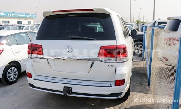 Acheter Import Voiture Toyota Land Cruiser Blanc à Import - Dubai, Barh el Gazel Acheter Import Voiture Toyota Land Cruiser Blanc à Import - Dubai, Barh el Gazel