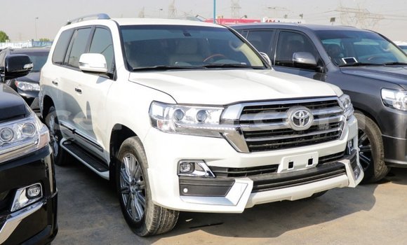 Acheter Import Voiture Toyota Land Cruiser Blanc à Import - Dubai, Barh el Gazel Acheter Import Voiture Toyota Land Cruiser Blanc à Import - Dubai, Barh el Gazel