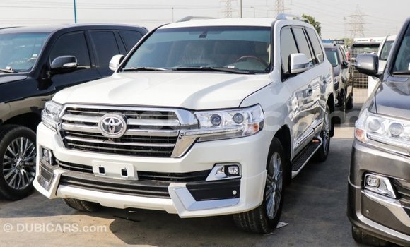 Acheter Import Voiture Toyota Land Cruiser Blanc à Import - Dubai, Barh el Gazel Acheter Import Voiture Toyota Land Cruiser Blanc à Import - Dubai, Barh el Gazel