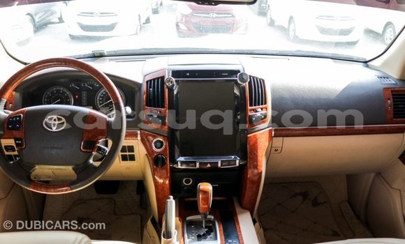 Acheter Import Voiture Toyota Land Cruiser Blanc à Import - Dubai, Barh el Gazel Acheter Import Voiture Toyota Land Cruiser Blanc à Import - Dubai, Barh el Gazel