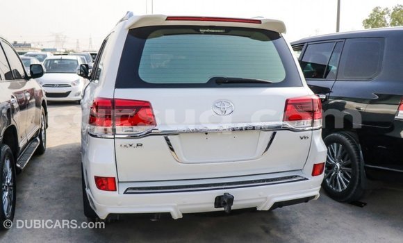 Acheter Import Voiture Toyota Land Cruiser Blanc à Import - Dubai, Barh el Gazel Acheter Import Voiture Toyota Land Cruiser Blanc à Import - Dubai, Barh el Gazel