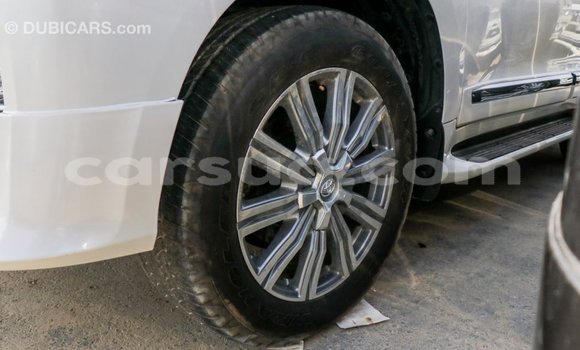 Acheter Import Voiture Toyota Land Cruiser Blanc à Import - Dubai, Barh el Gazel Acheter Import Voiture Toyota Land Cruiser Blanc à Import - Dubai, Barh el Gazel