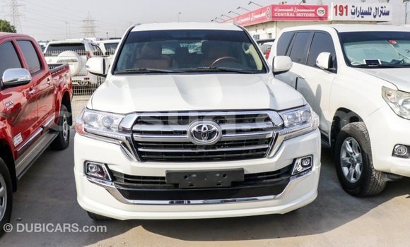 Acheter Import Voiture Toyota Land Cruiser Blanc à Import - Dubai, Barh el Gazel Acheter Import Voiture Toyota Land Cruiser Blanc à Import - Dubai, Barh el Gazel