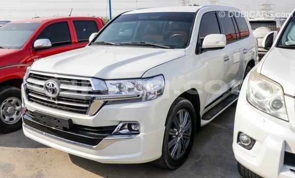 Acheter Import Voiture Toyota Land Cruiser Blanc à Import - Dubai, Barh el Gazel Acheter Import Voiture Toyota Land Cruiser Blanc à Import - Dubai, Barh el Gazel