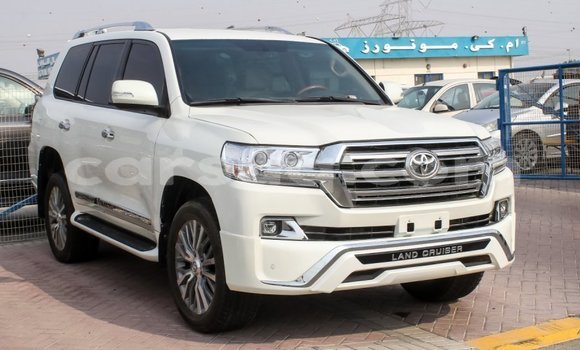 Acheter Import Voiture Toyota Land Cruiser Blanc à Import - Dubai, Barh el Gazel Acheter Import Voiture Toyota Land Cruiser Blanc à Import - Dubai, Barh el Gazel