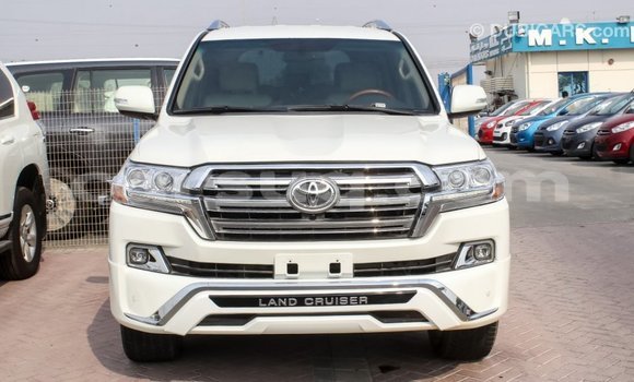 Acheter Import Voiture Toyota Land Cruiser Blanc à Import - Dubai, Barh el Gazel Acheter Import Voiture Toyota Land Cruiser Blanc à Import - Dubai, Barh el Gazel