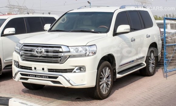 Acheter Import Voiture Toyota Land Cruiser Blanc à Import - Dubai, Barh el Gazel Acheter Import Voiture Toyota Land Cruiser Blanc à Import - Dubai, Barh el Gazel