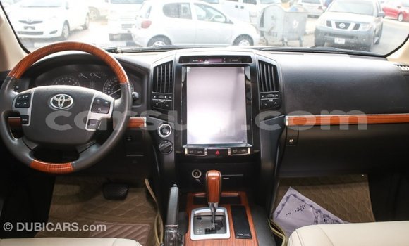 Acheter Import Voiture Toyota Land Cruiser Blanc à Import - Dubai, Barh el Gazel Acheter Import Voiture Toyota Land Cruiser Blanc à Import - Dubai, Barh el Gazel