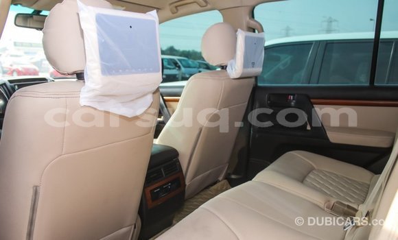 Acheter Import Voiture Toyota Land Cruiser Blanc à Import - Dubai, Barh el Gazel Acheter Import Voiture Toyota Land Cruiser Blanc à Import - Dubai, Barh el Gazel
