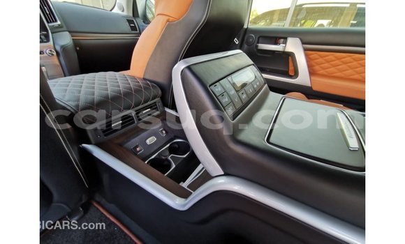 Acheter Import Voiture Toyota Land Cruiser Noir à Import - Dubai, Barh el Gazel Acheter Import Voiture Toyota Land Cruiser Noir à Import - Dubai, Barh el Gazel