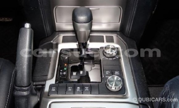 Buy Import Toyota Land Cruiser White Car in Import - Dubai in Barh el Gazel Buy Import Toyota Land Cruiser White Car in Import - Dubai in Barh el Gazel