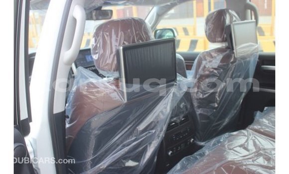 Acheter Import Voiture Toyota Land Cruiser Blanc à Import - Dubai, Barh el Gazel Acheter Import Voiture Toyota Land Cruiser Blanc à Import - Dubai, Barh el Gazel