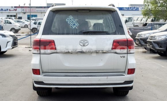 Buy Import Toyota Land Cruiser White Car in Import - Dubai in Barh el Gazel Buy Import Toyota Land Cruiser White Car in Import - Dubai in Barh el Gazel
