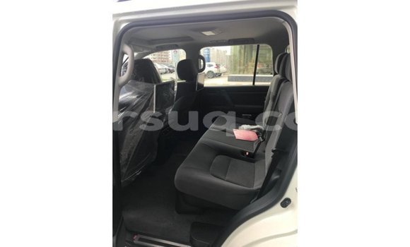 Acheter Import Voiture Toyota Land Cruiser Blanc à Import - Dubai, Barh el Gazel Acheter Import Voiture Toyota Land Cruiser Blanc à Import - Dubai, Barh el Gazel