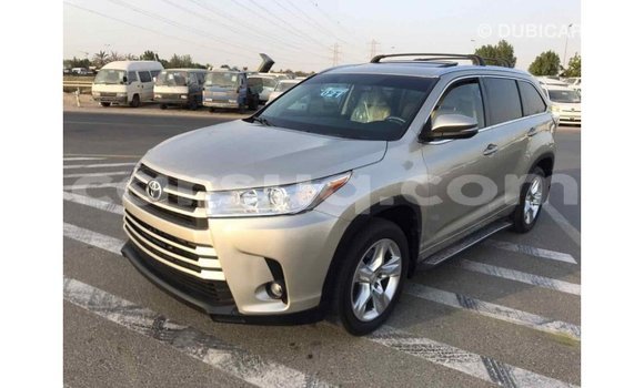 Buy Import Toyota Highlander Beige Car in Import - Dubai in Barh el Gazel Buy Import Toyota Highlander Beige Car in Import - Dubai in Barh el Gazel
