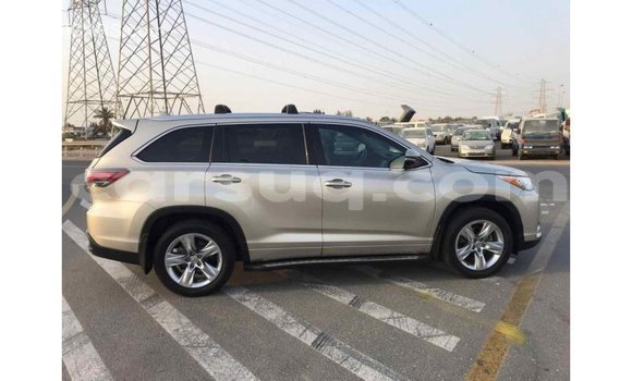 Buy Import Toyota Highlander Beige Car in Import - Dubai in Barh el Gazel Buy Import Toyota Highlander Beige Car in Import - Dubai in Barh el Gazel