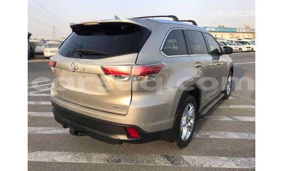 Buy Import Toyota Highlander Beige Car in Import - Dubai in Barh el Gazel Buy Import Toyota Highlander Beige Car in Import - Dubai in Barh el Gazel