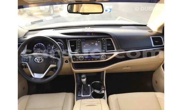 Buy Import Toyota Highlander Beige Car in Import - Dubai in Barh el Gazel Buy Import Toyota Highlander Beige Car in Import - Dubai in Barh el Gazel
