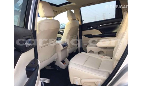 Buy Import Toyota Highlander Beige Car in Import - Dubai in Barh el Gazel Buy Import Toyota Highlander Beige Car in Import - Dubai in Barh el Gazel