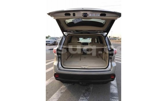 Buy Import Toyota Highlander Beige Car in Import - Dubai in Barh el Gazel Buy Import Toyota Highlander Beige Car in Import - Dubai in Barh el Gazel