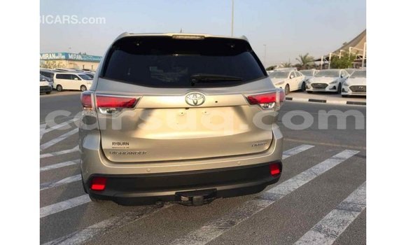Buy Import Toyota Highlander Beige Car in Import - Dubai in Barh el Gazel Buy Import Toyota Highlander Beige Car in Import - Dubai in Barh el Gazel