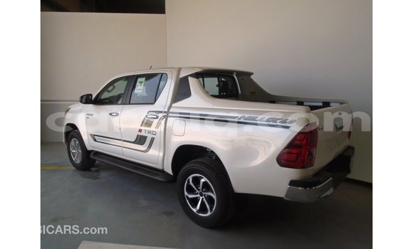 Buy Import Toyota Hilux White Car in Import - Dubai in Barh el Gazel Buy Import Toyota Hilux White Car in Import - Dubai in Barh el Gazel