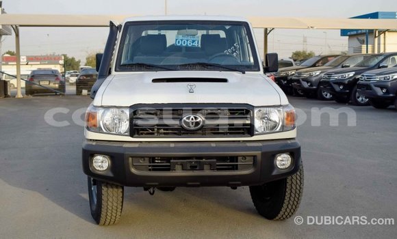 Acheter Import Voiture Toyota Land Cruiser Beige à Import - Dubai, Barh el Gazel Acheter Import Voiture Toyota Land Cruiser Beige à Import - Dubai, Barh el Gazel