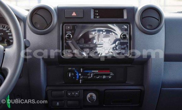 Acheter Import Voiture Toyota Land Cruiser Beige à Import - Dubai, Barh el Gazel Acheter Import Voiture Toyota Land Cruiser Beige à Import - Dubai, Barh el Gazel